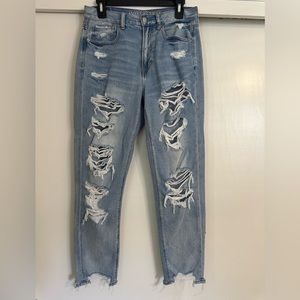 American Eagle Size 6 High Waisted Distressed Mom Jeans